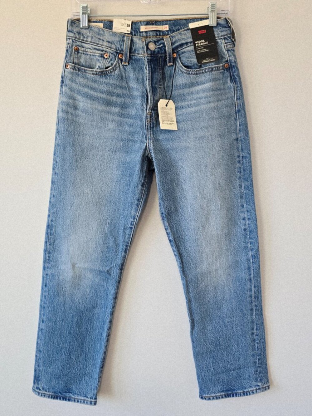 Levi's Premium Wedgie Straight Cropped Jeans 28 Light Wash NWT - Picture 1 of 9